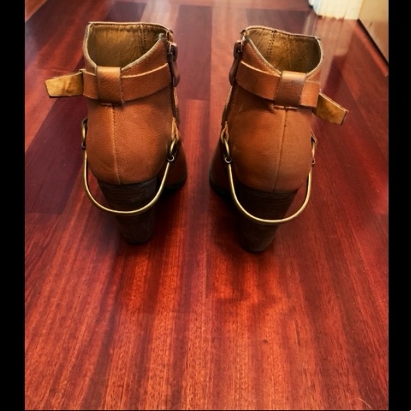 Very Volatile Tan Leather Western Ankle Booties With Gold Spurs On Back Of Heels - Picture 2 of 4